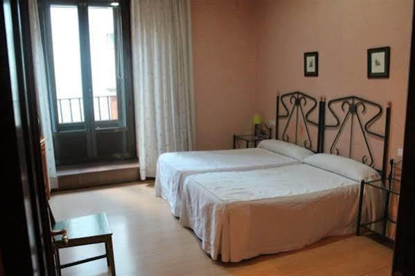 Hostal San Martin Leon Exterior photo